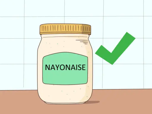 Un pot de mayonnaise avec une coche verte. Une bonne idée pour savoir par quoi remplacer la mayonnaise.
